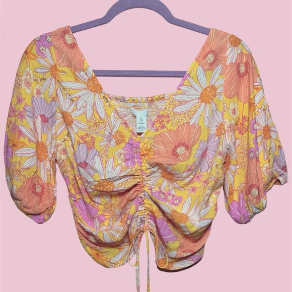 V-neck Drawstring Floral Blouse by H&M - Picture 2 of 4